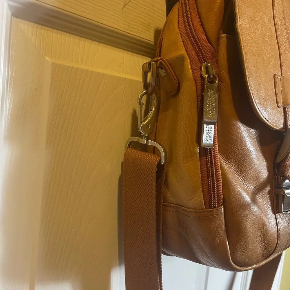 Kenneth Cole Reaction Leather tan Messenger / laptop Bag silver tone Hardwares.